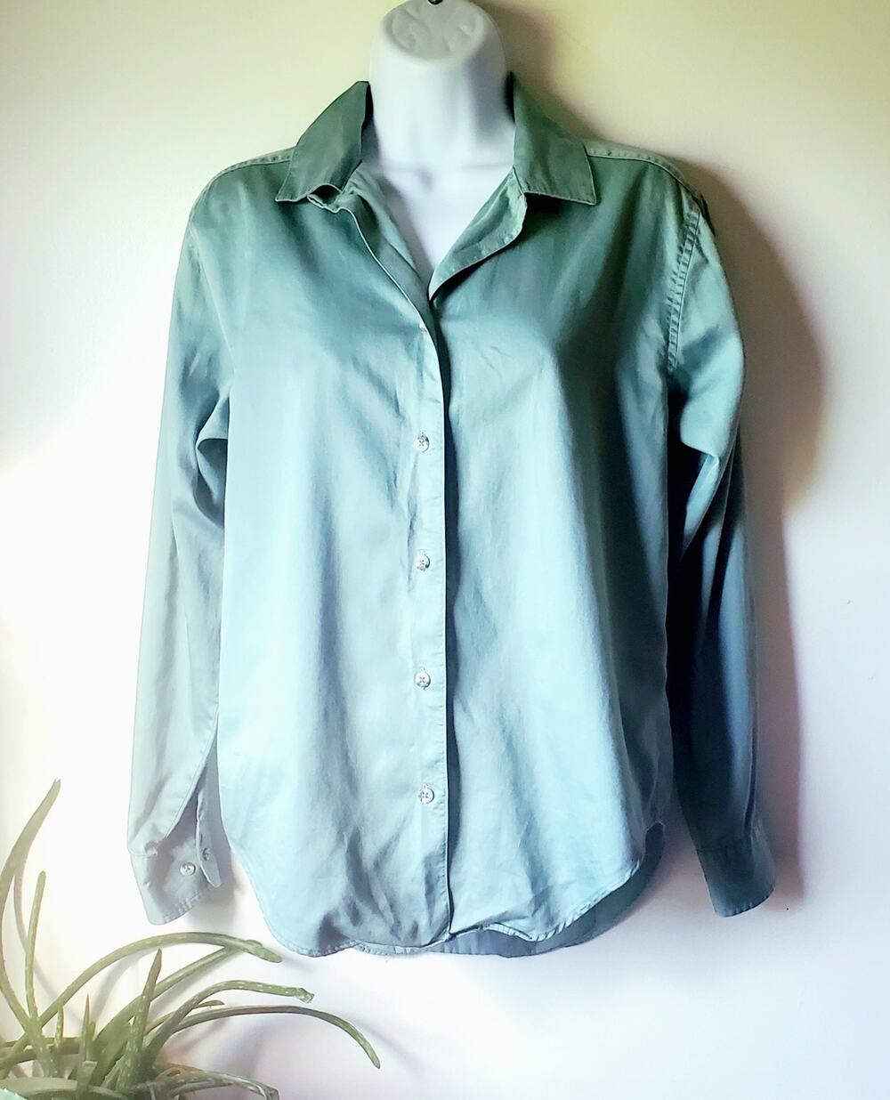 L.L.Bean Womens Green Cotton Button Down Shirt Size Medium Preppy School Fall